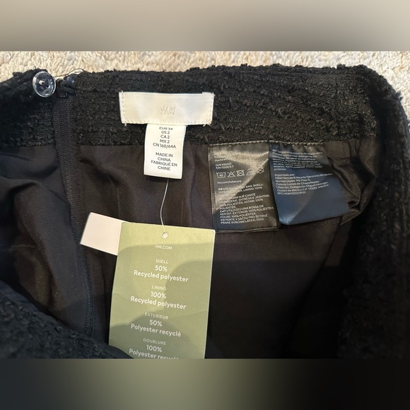 NWT - H&M Women’s Black Woven Tweed High Waist Mini Skirt - Size 2 - Picture 3 of 5